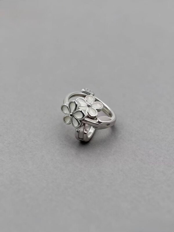 White Daisy Stud Earrings