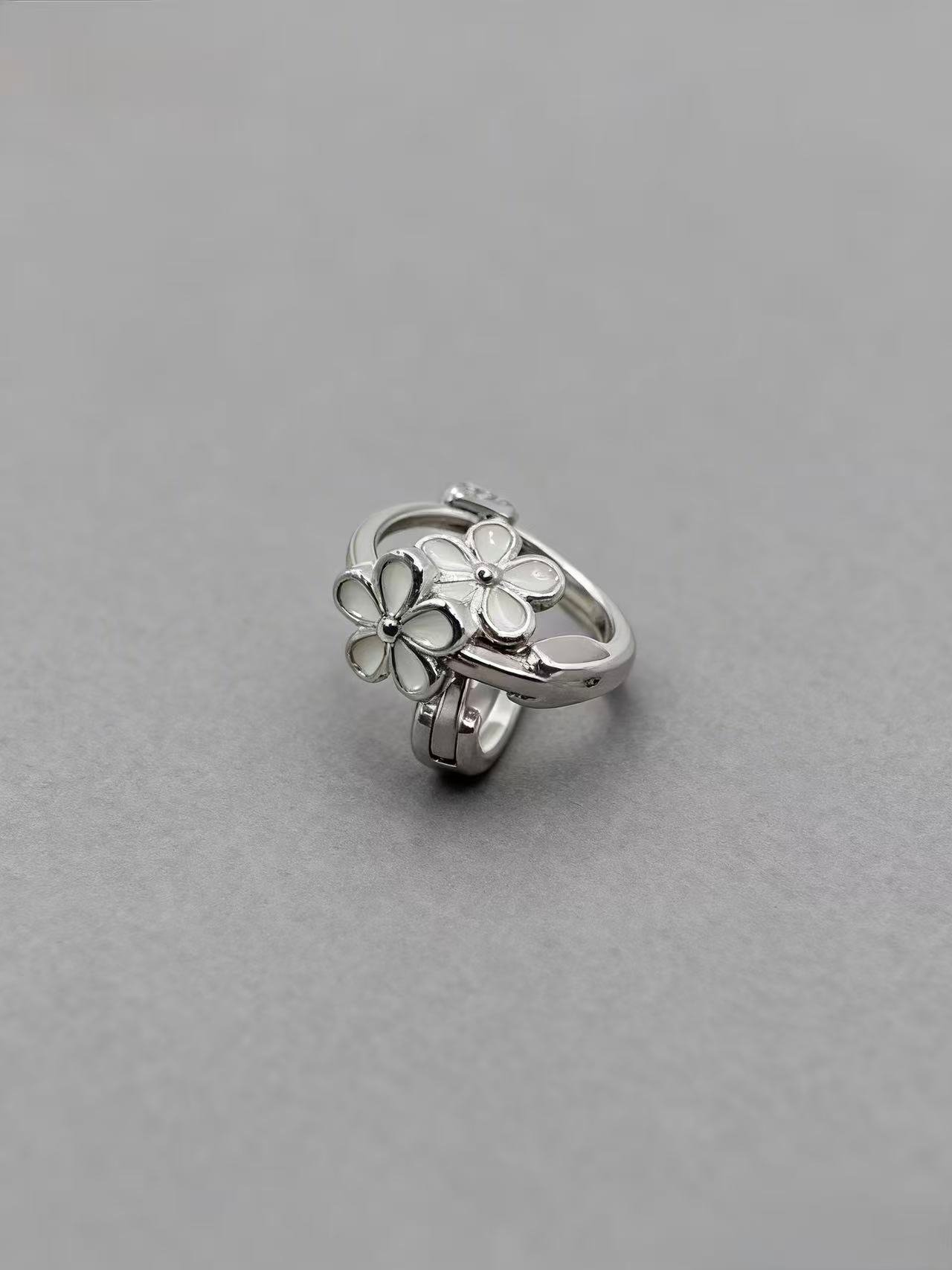 White Daisy Stud Earrings