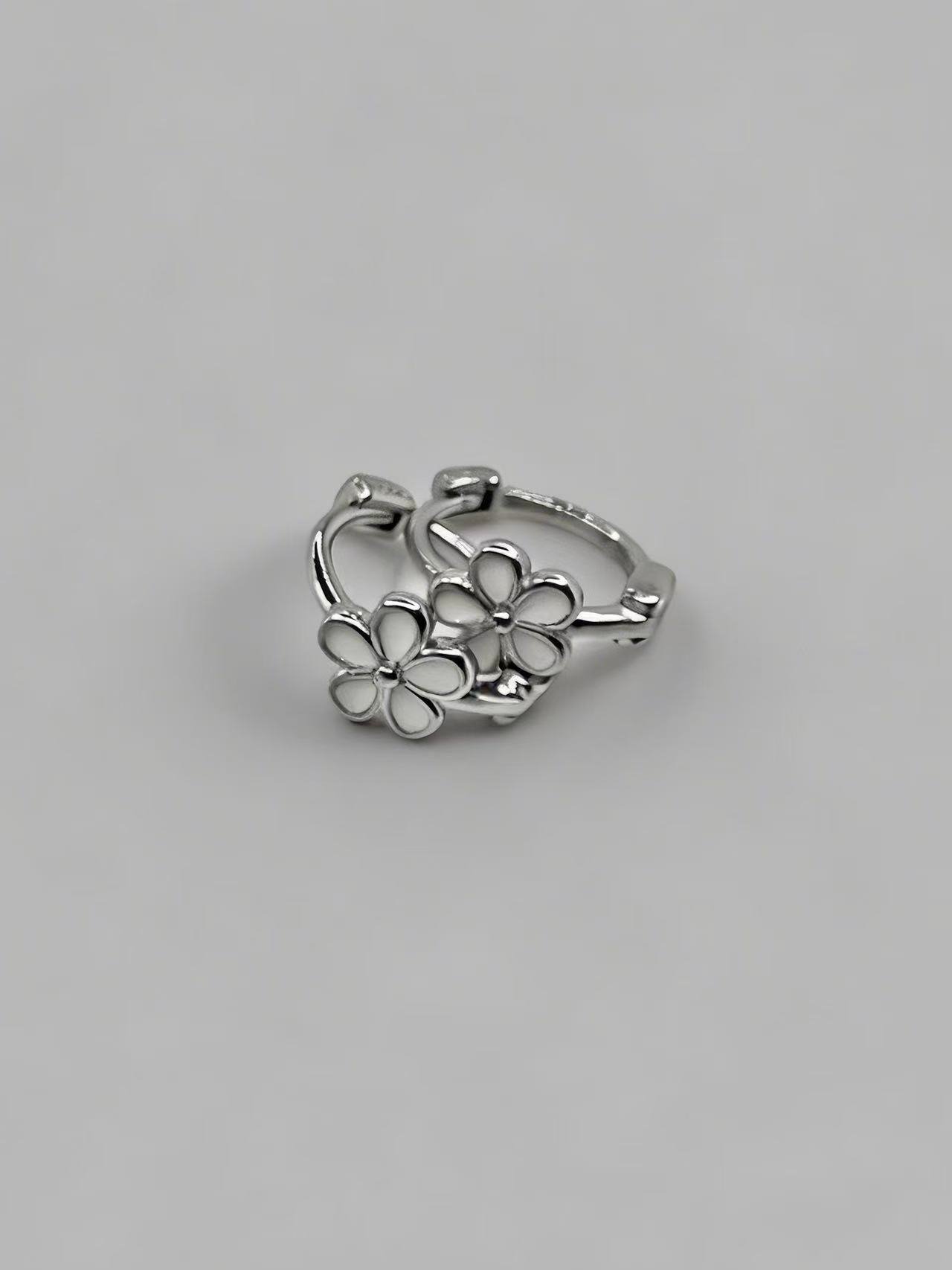 White Daisy Stud Earrings - Image 3