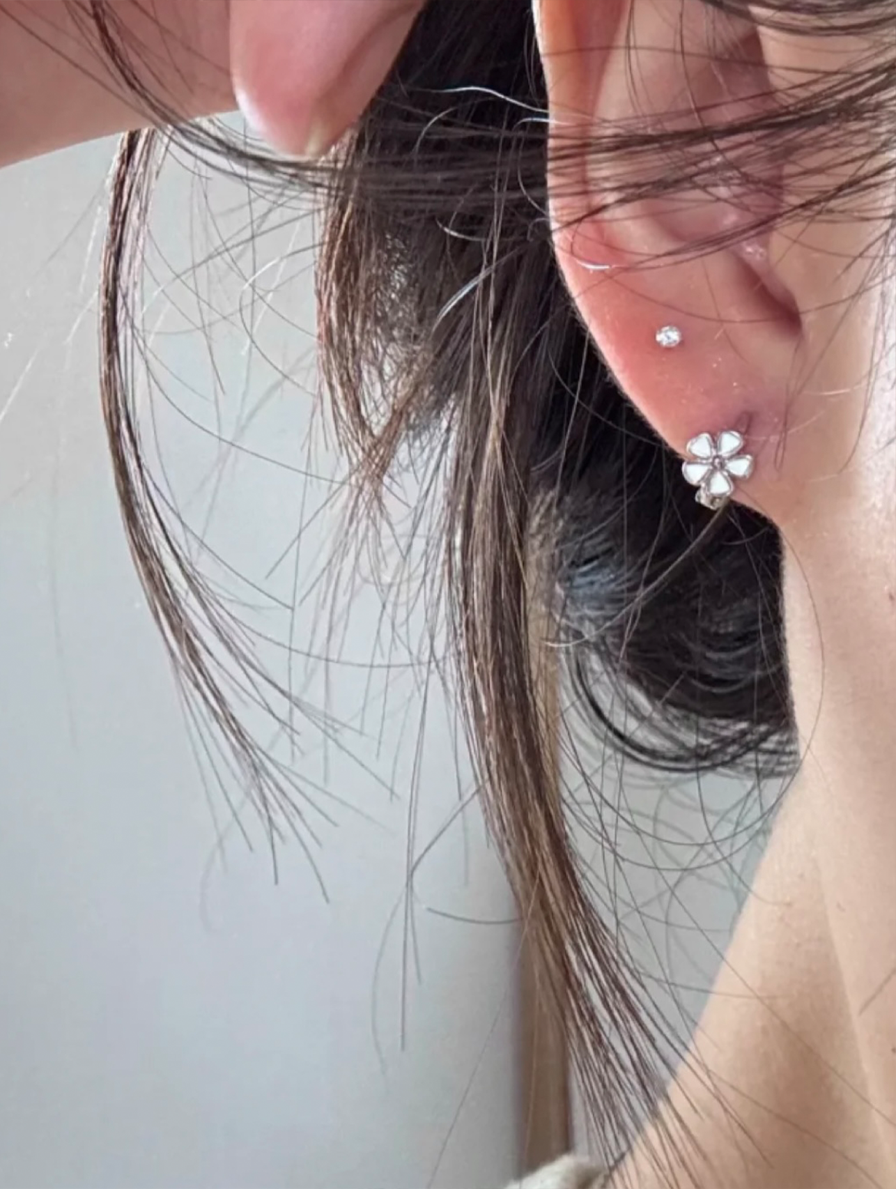 White Daisy Stud Earrings - Image 2