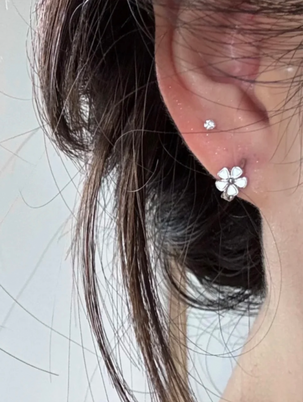 White Daisy Stud Earrings