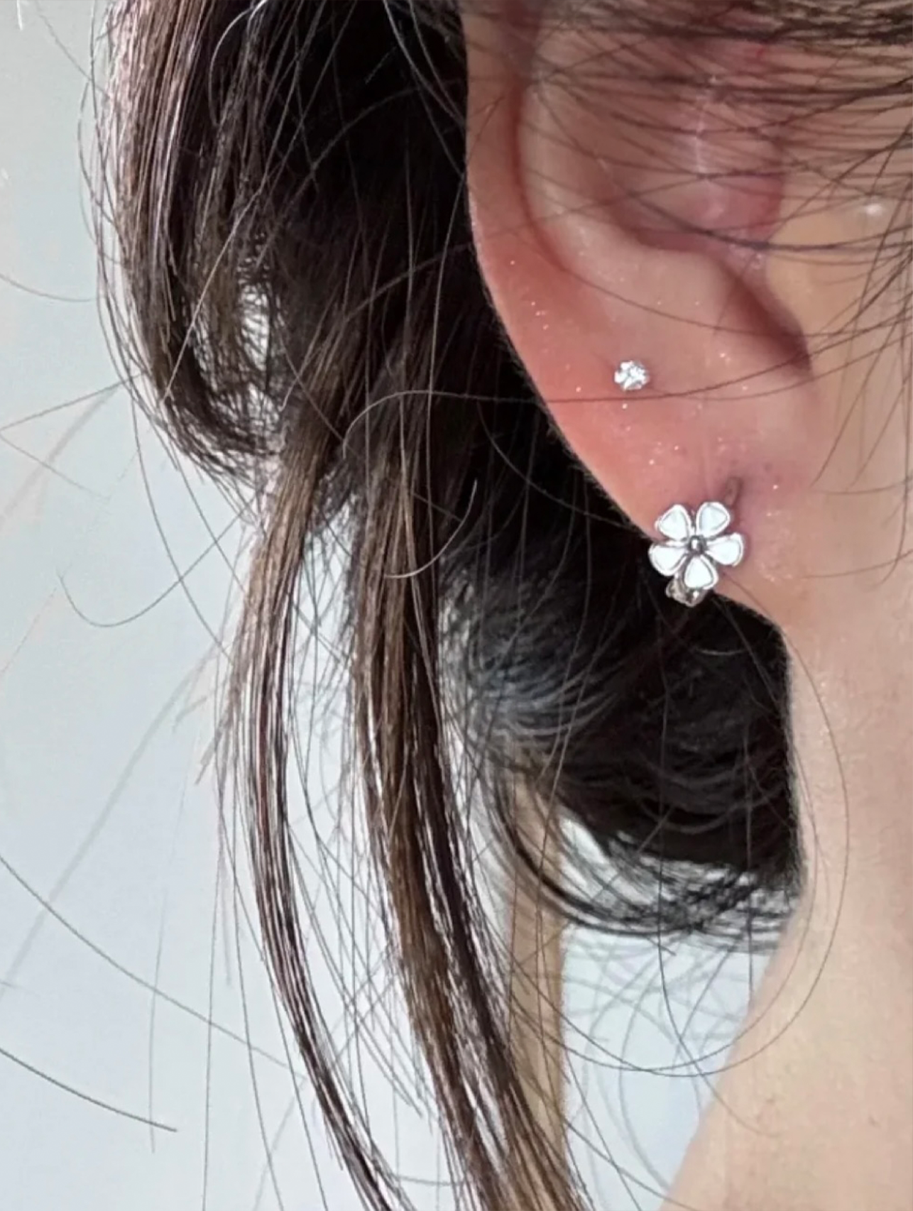 White Daisy Stud Earrings