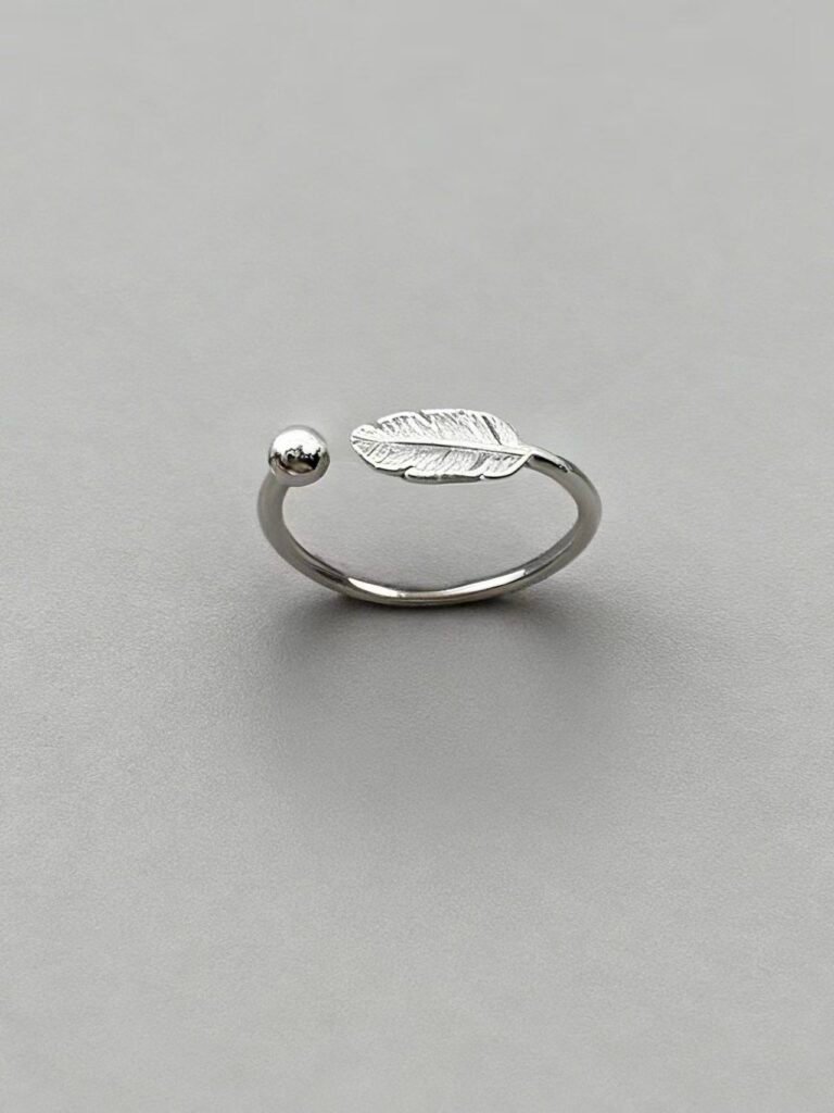Quiet Leaf Ring