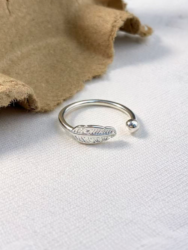 Quiet Leaf Ring