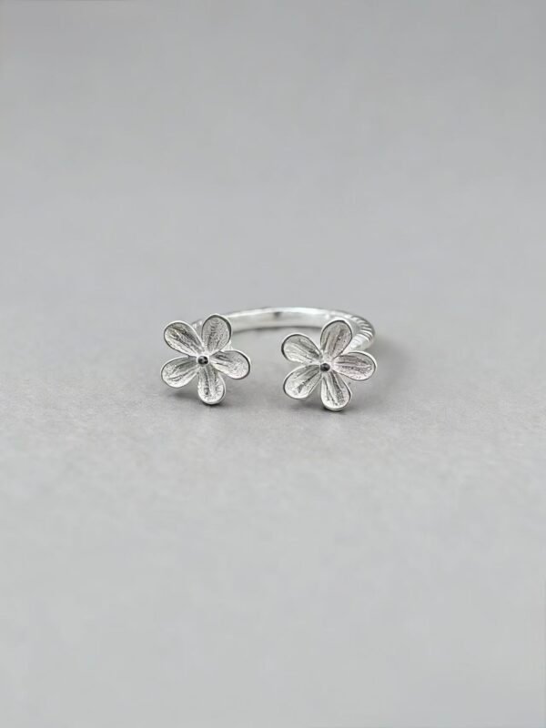 Counterpoint Flower Ring