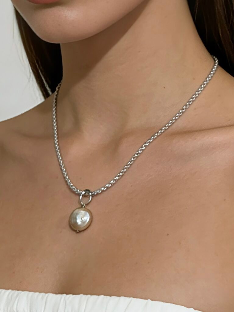 Oval Pearl Pendant Necklace