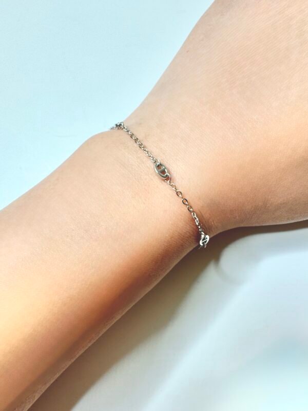 Oval Minimal Bracelet